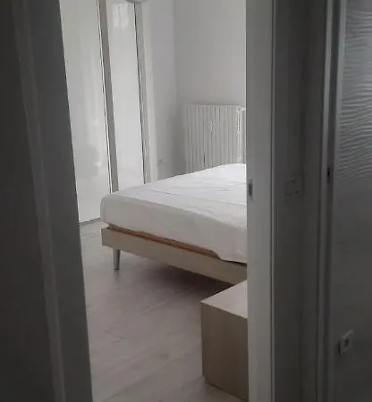 Clapahouse Stanza Privata Limbiate